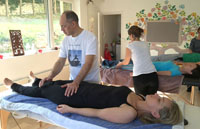 atelier Reiki, massage, soin énergétique Atelier  MASSAGE - GRATUIT<br> Salle de yoga de Rueil Malmaison <br>Dimanche 22 Novembre 2015 de 15h00 à 18h00